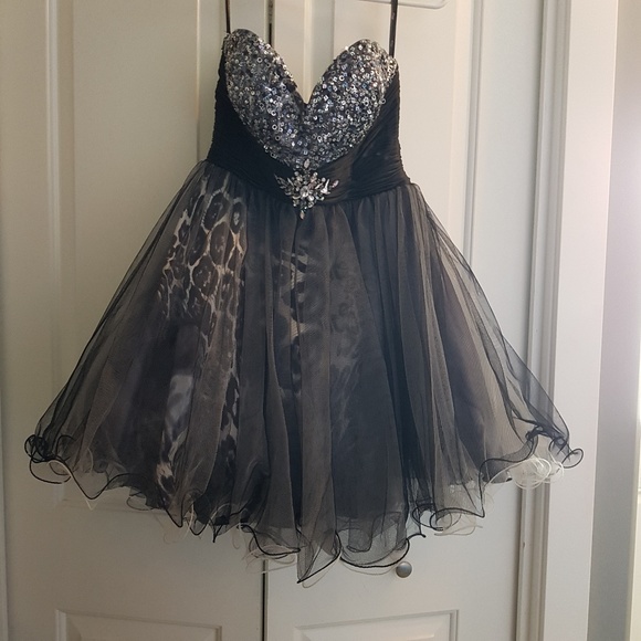 Grad/ event dress - Picture 3 of 3